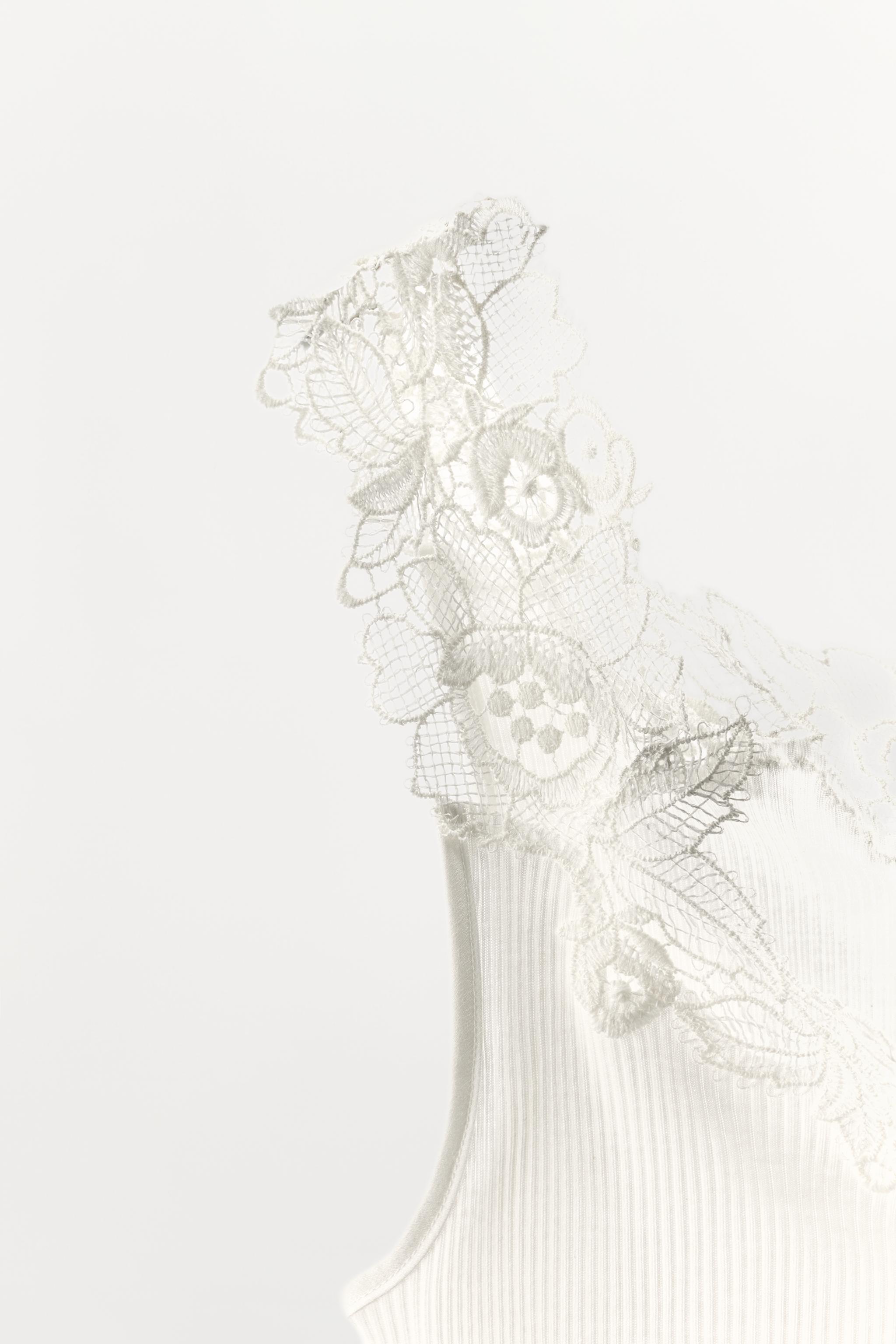 RIB KNIT LACE TOP